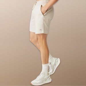ALO YOGA - Chill Short - Medium - Oatmeal